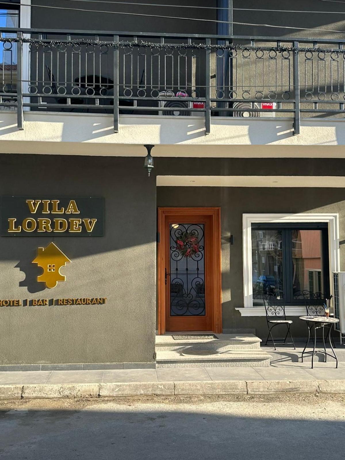 Vila Lordev Hotel Korce Exterior photo